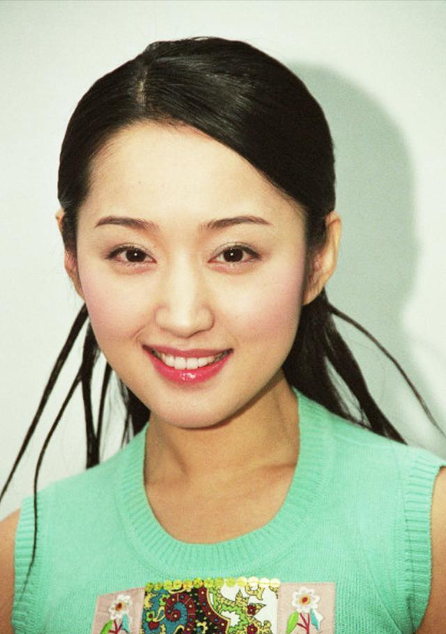 知名女星疑似怀孕，意外暴露孕肚，只是孩子的父亲至今是迷