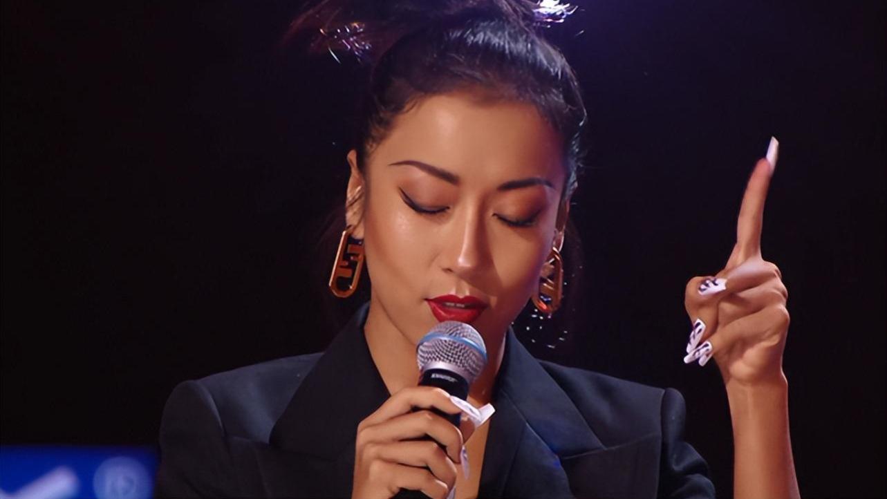 佐佐木希|吉克隽逸：卖惨炫富当小三，立了10年的“淳朴”人设，终于崩塌了