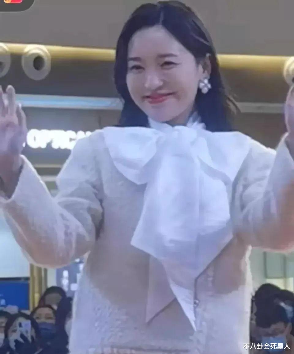 同样是42岁，当朱丹和金莎同框，我才知道自然脸和医美脸的区别