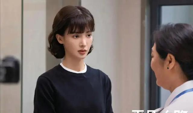 律师|央视“撑腰”!太子爷“被贬”成凡人?国剧职场终于不装了