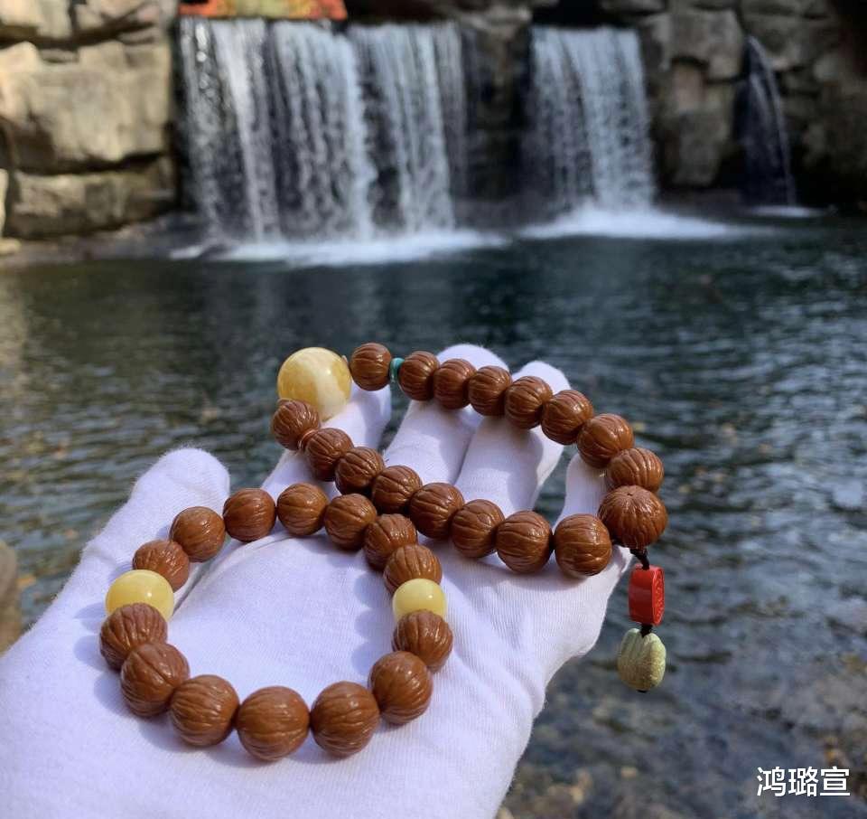 文玩手串为啥会越戴越亮?其实就是这件事儿!