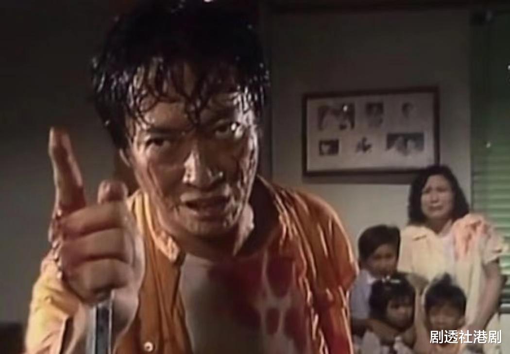 金碧辉煌!港知名反派晒内地别墅全屋犹如宫殿,未有娶妻一直独居