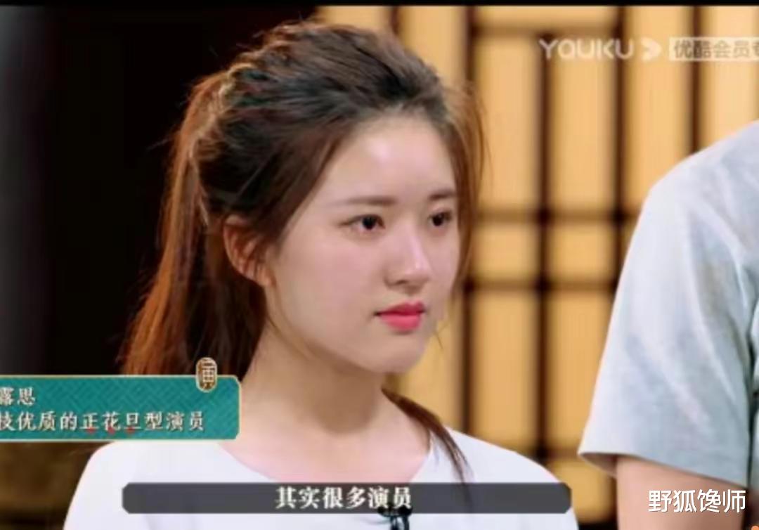 赵露思早期网红出身的,现在越来越漂亮了,气质提升好几个档次。