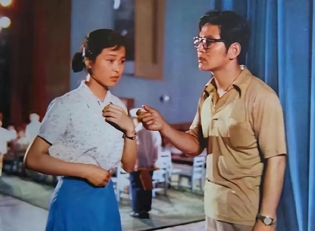 演员王伟平:成名后娶初恋,一心相爱39年,如今女儿比自己还红