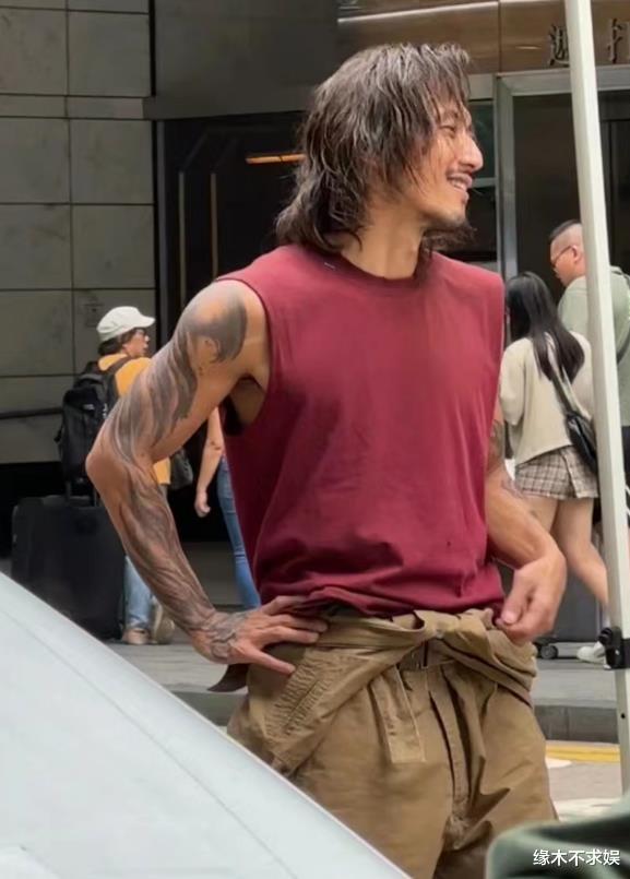 王菲罕和梁朝伟聚会,一个勉强,一个高情商,谢霆锋忙拍戏大变身