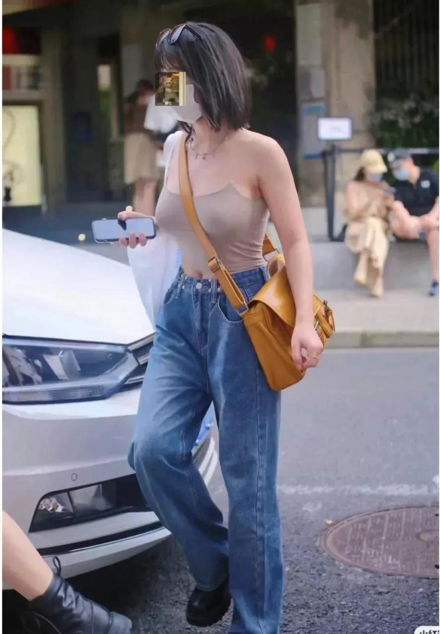 福建一美女学生没穿内衣出门被陌生学弟质问,学姐直接回怼解气 - 娱乐