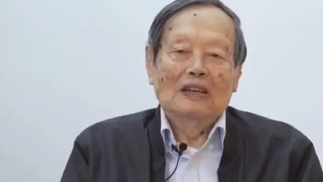 翁帆|知情人曝杨振宁月薪百万！高度评价翁帆：财政已交，称想活108岁