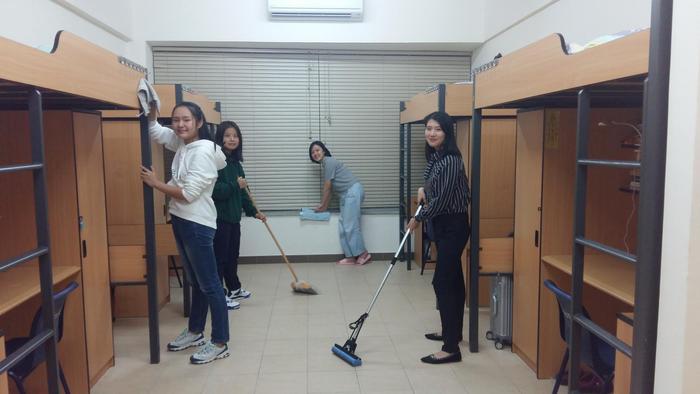 宿舍|大学四人宿舍煮菜出大纰漏，咸成了一锅盐水，晚餐体验被毁掉