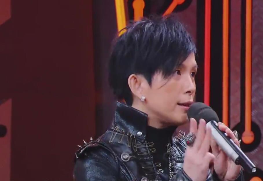 一张满脸胡茬的照片,彻底地扯下了潘美辰的遮羞布