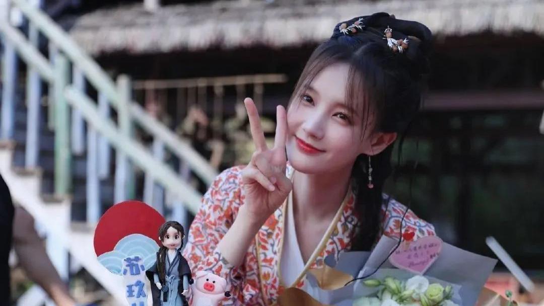 知名女星官宣恋情，和男友的姐弟恋甜到爆表！