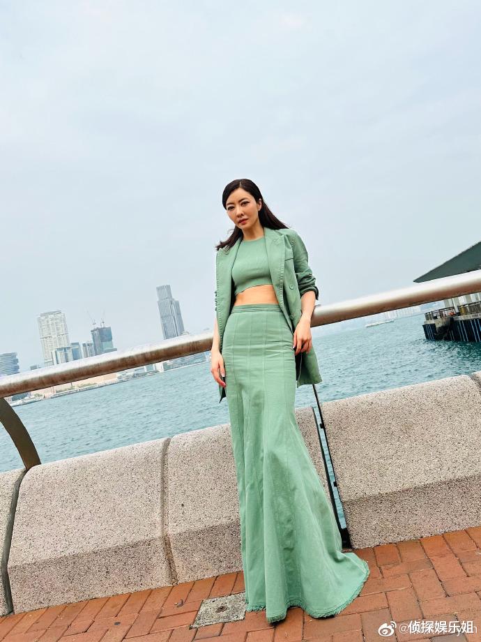 熊黛林|42岁熊黛林秀身材,自称2米8大长腿又美又飒,被指沧桑后自信回应