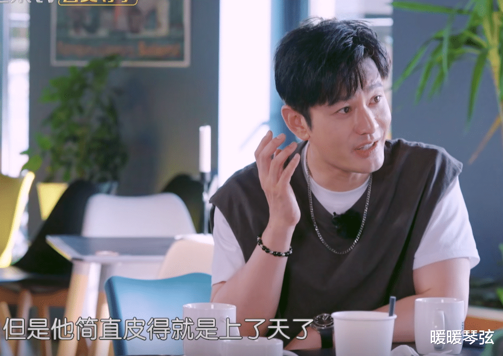 黄晓明6岁儿子肺炎,母亲从床上摔伤没人带娃,却没想要麻烦杨颖