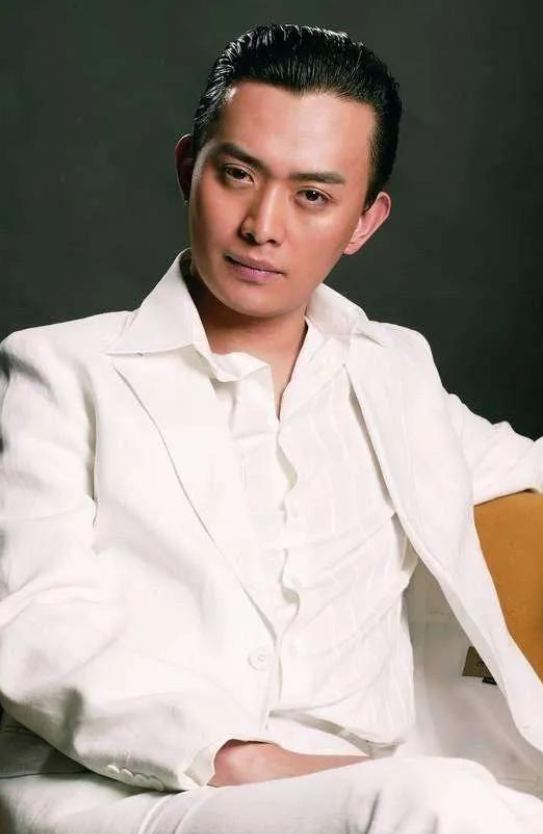 黄海冰|演员黄海冰:不怨前妻坚持丁克,再婚娶小12岁娇妻后获得双重幸福