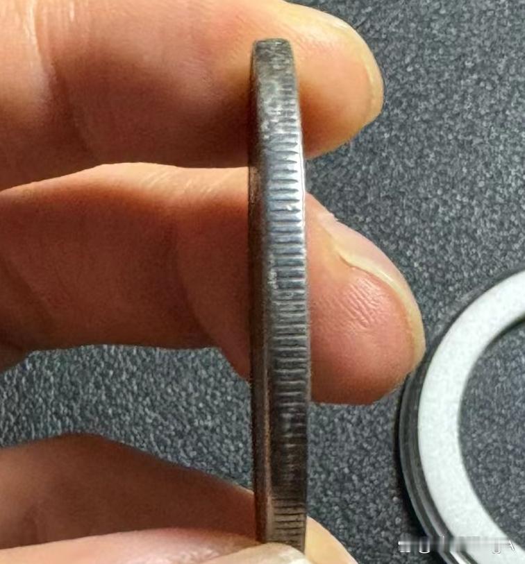 这枚北洋造光绪元宝银元品相完美,包浆带有五彩