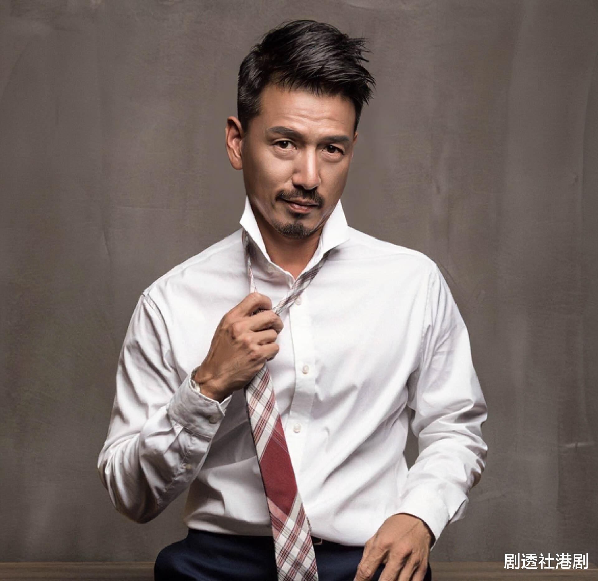 陈保元|香港知名男星帅成中老天花板，低调做豪门女婿，年过50岁肌肉依旧发达