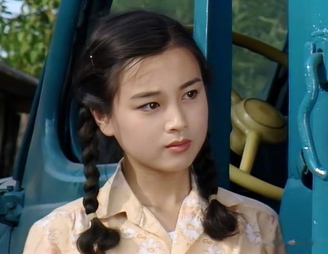 扎双麻花辫让人眼前一亮的女星,只服这10位,辨识度高还灵气逼人