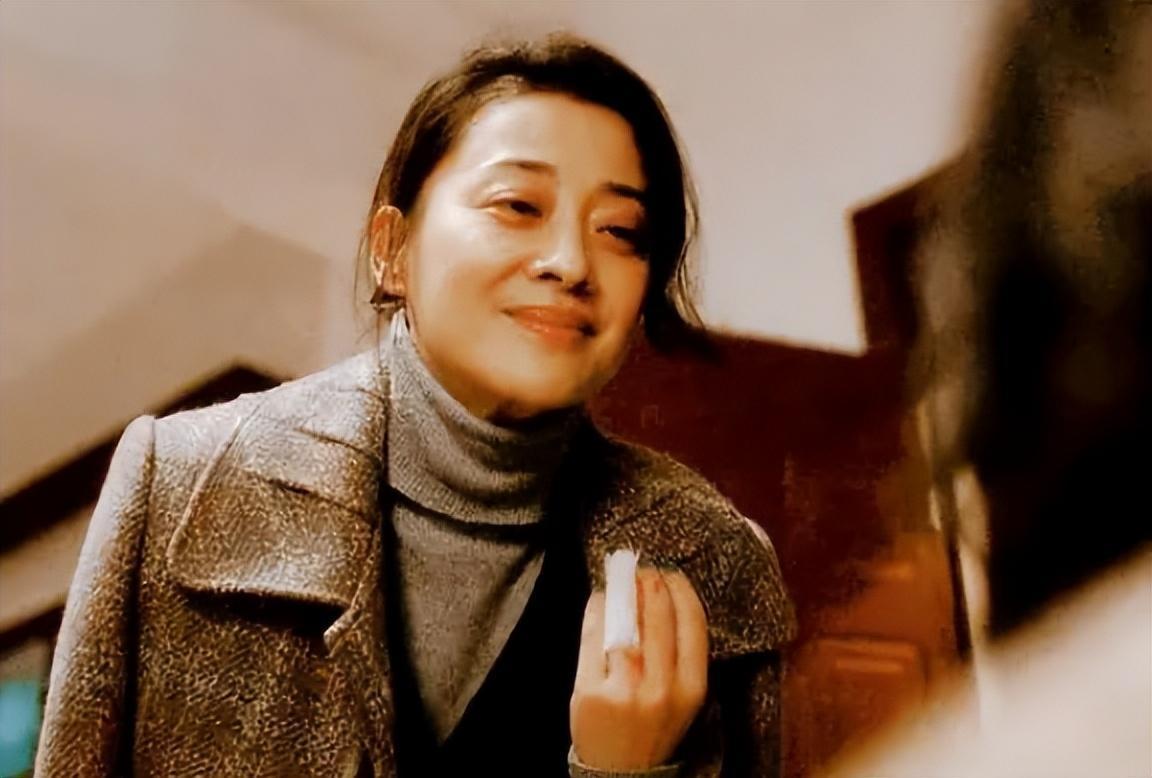 年轻时温柔,到中年却越长越凶,这6位明星天生一副不好惹的脸