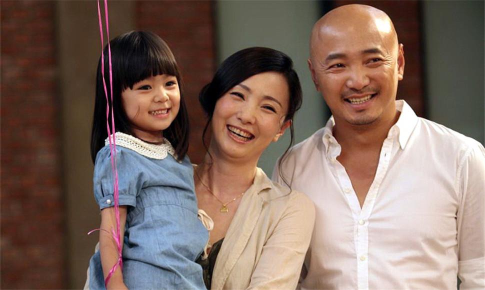 徐峥|51岁徐峥胖到认不出!穿美国国旗服装逛上海