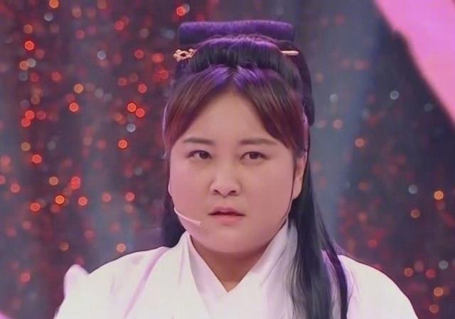 贾玲 贾玲是真瘦了还是黑色显瘦？生图看起来真的瘦了不少！