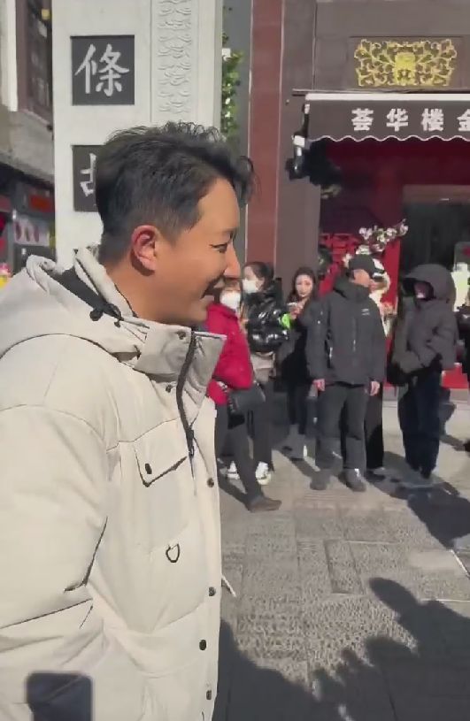 韩庚|39岁韩庚沈阳录节目,皮肤暗黄眼角皱纹明显,近照发福被指油腻