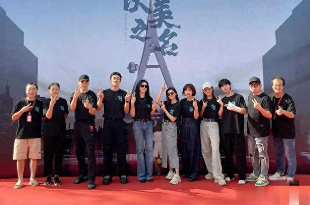 身高160的贾静雯和169的姚晨同框：身材比例的魅力所在