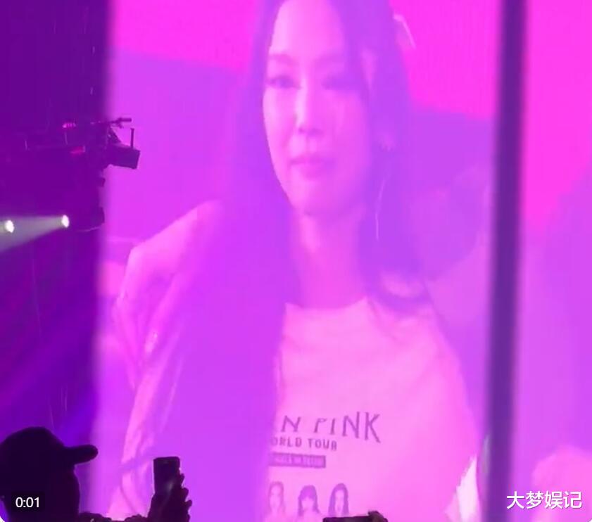Lisa还没续约…BLACKPINK一年巡演结束!Jennie哭到唱不下去