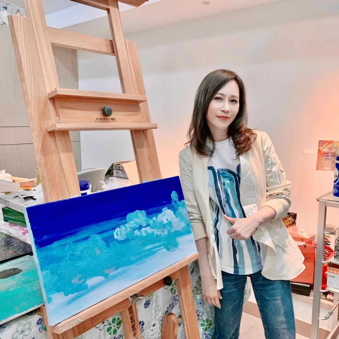 61岁港圈“冻龄富婆”近照曝光:比起爱马仕,我更想拥有这张脸