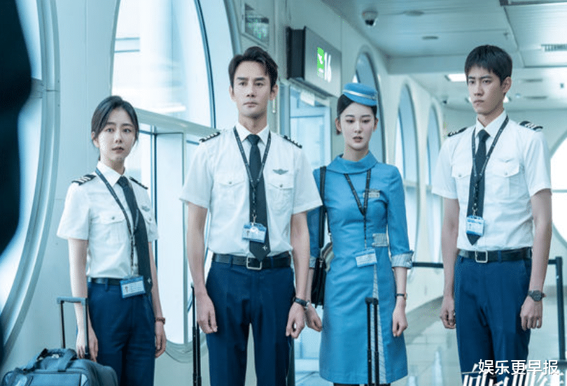 王凯|谭松韵直球追爱上司偷亲告白王凯机长制服LOOK圈粉