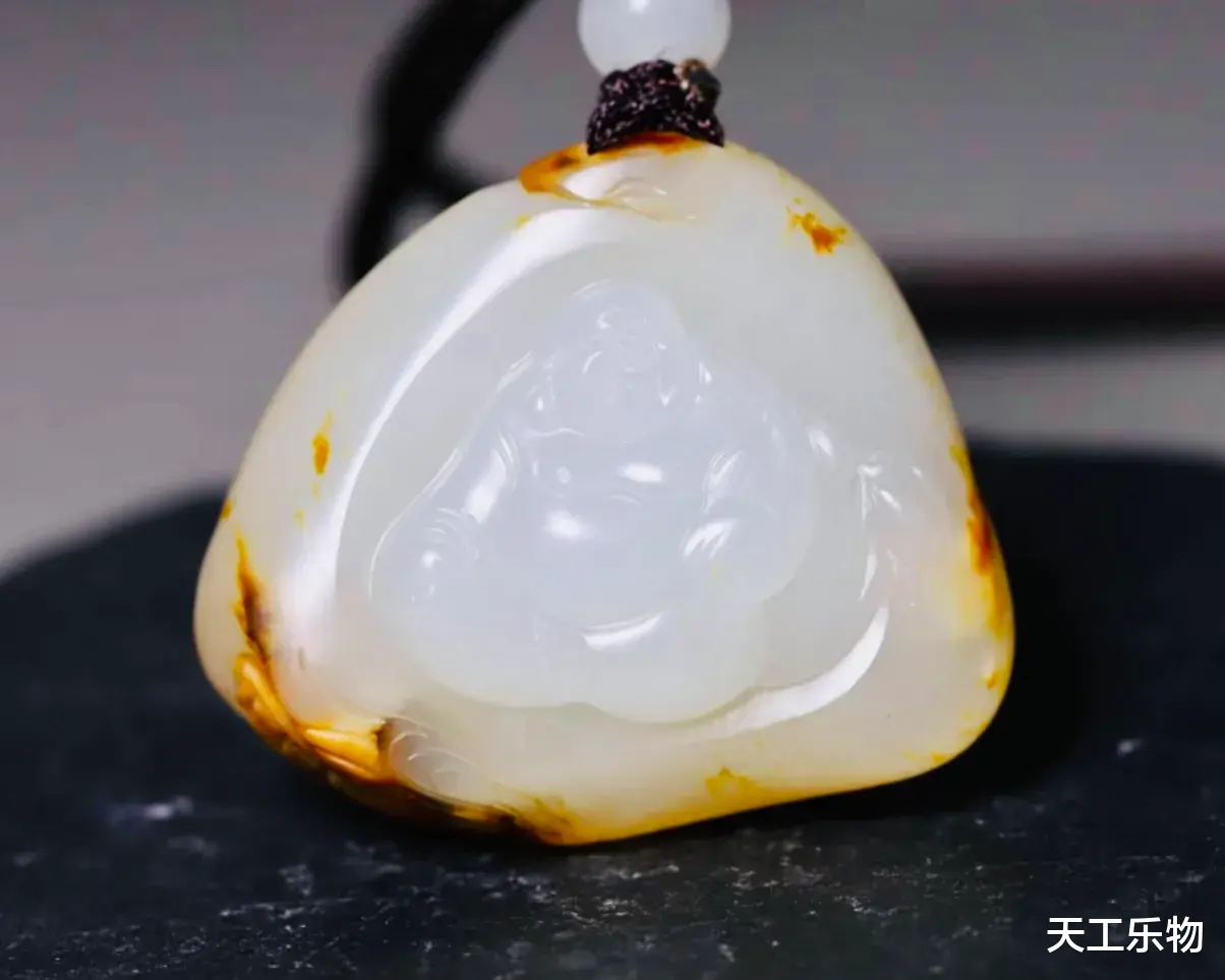 雕刻|单品单件还是完美无缺?和田玉切料与独籽哪种更有收藏价值?