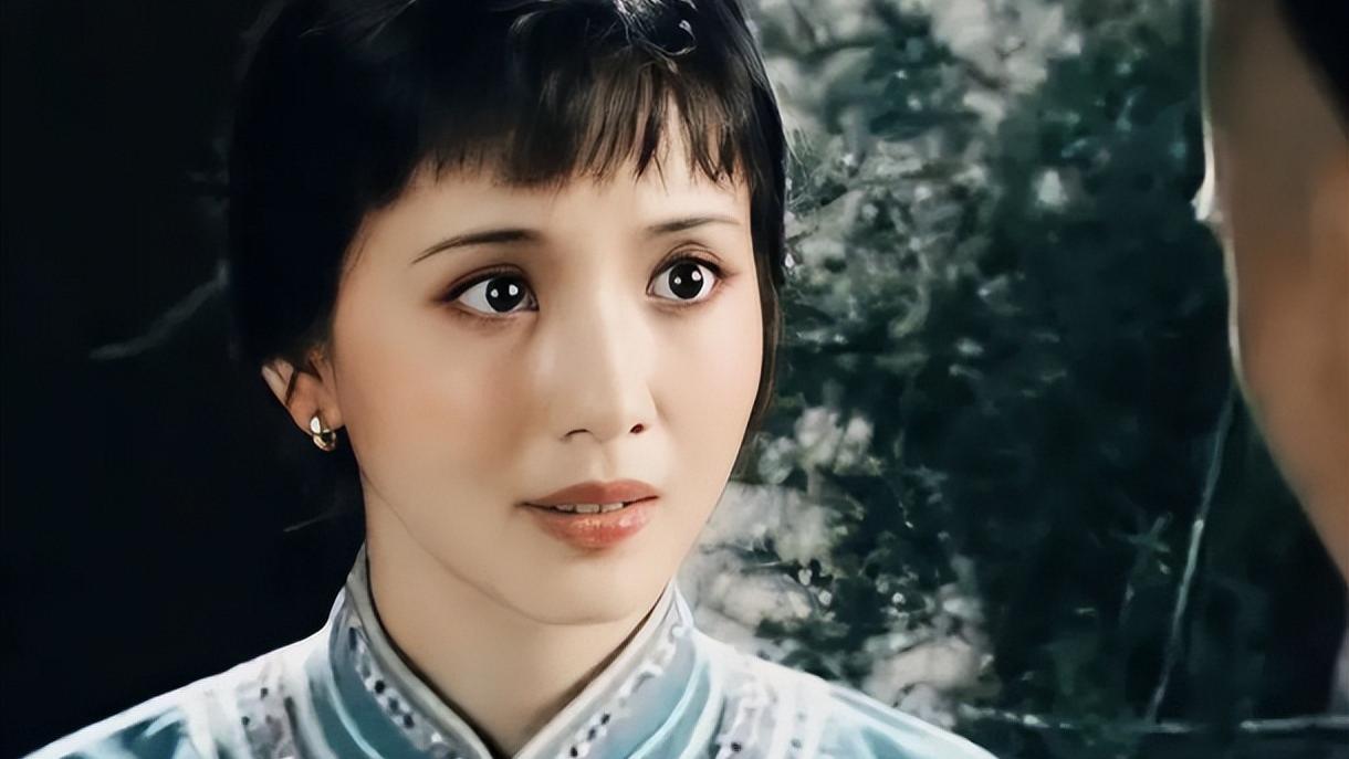 她是江南第一美人：16岁艳压群芳，50岁还在演校花，却让人心服口服