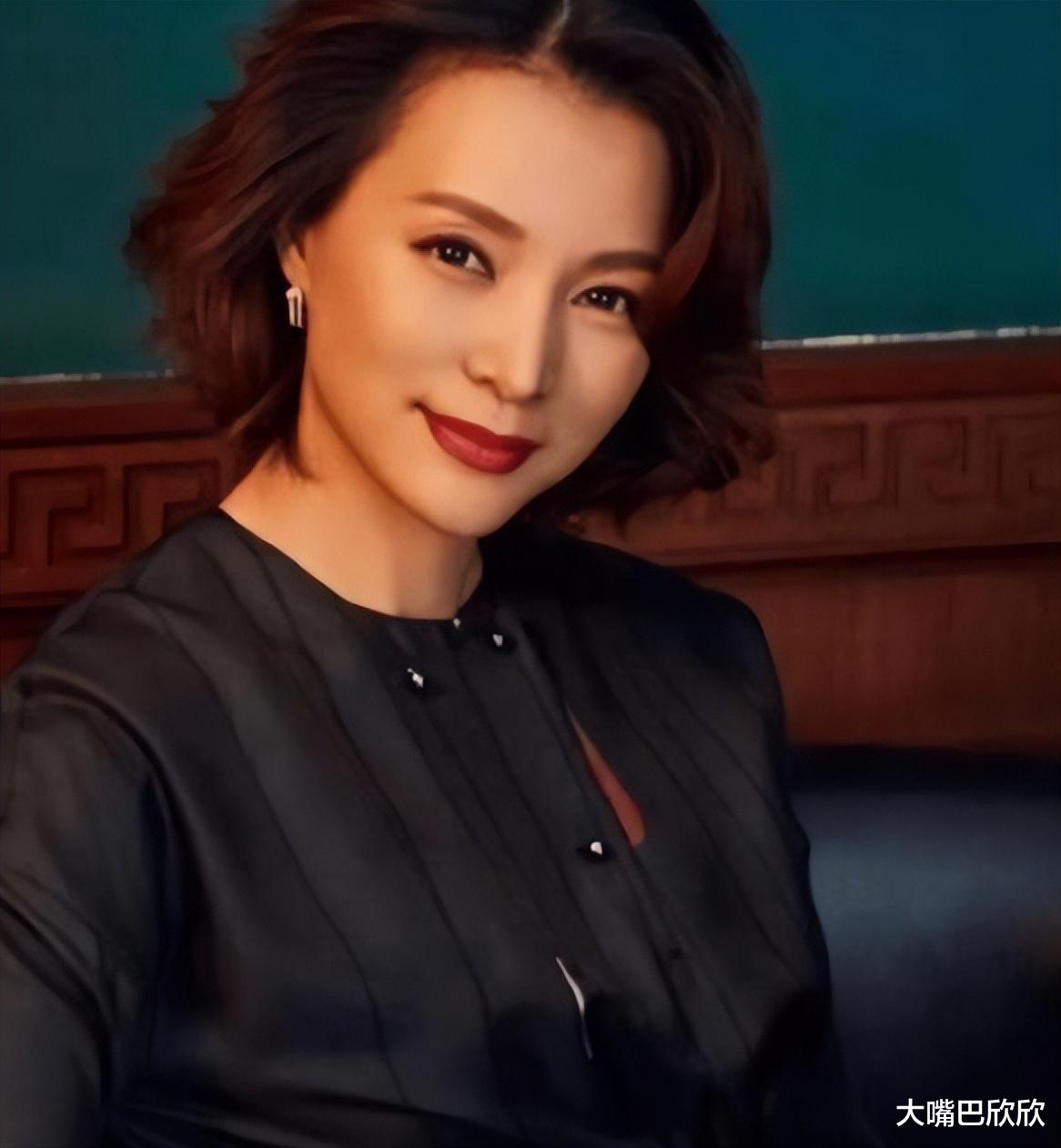 董卿|从央视一姐到“查无此人”,49岁的董卿,为何落到今天这个下场?