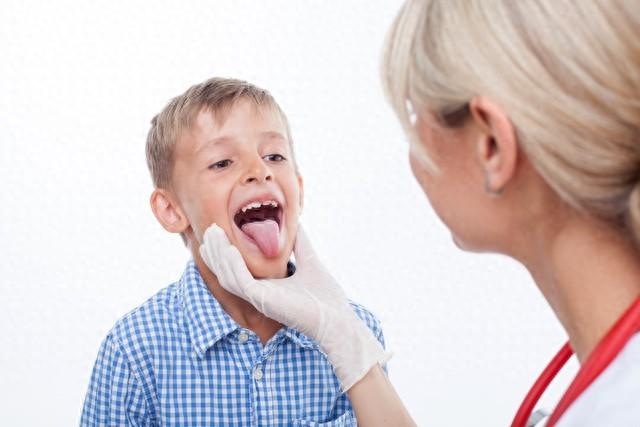 孩子喉咙有痰要吃药吗？化痰，最管用的方法其实是这4个！