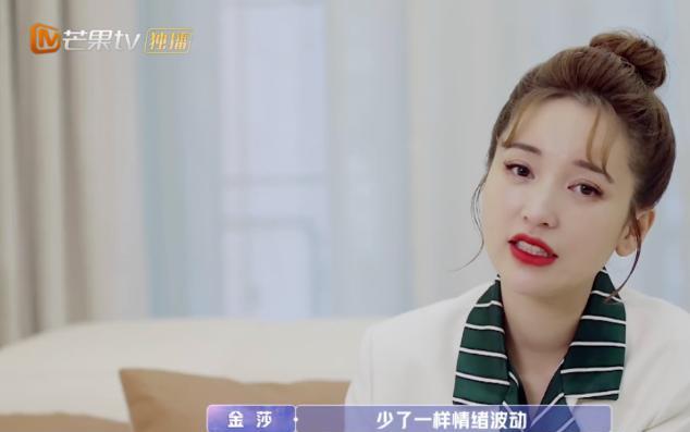 40岁“内娱甜妹”公开00后男友，全网嘲讽：怎么找了软饭男？