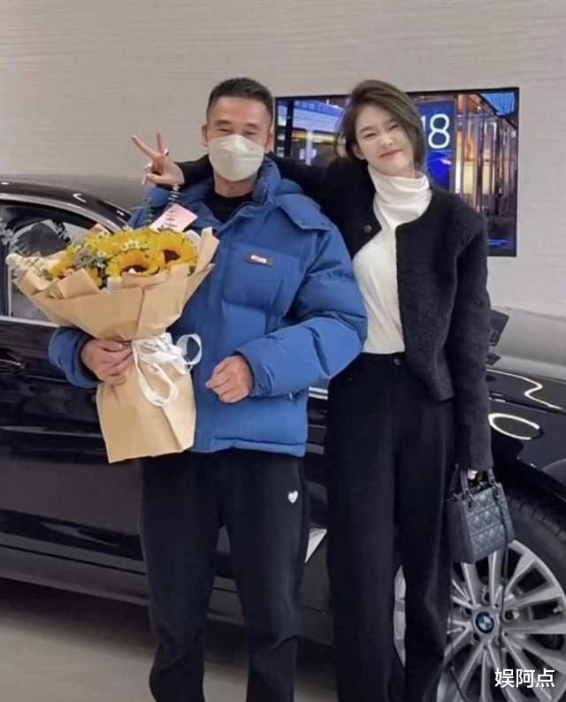 王思聪和新女友相处融洽，女方大晒同居美照！豪掷50万送老爸豪车