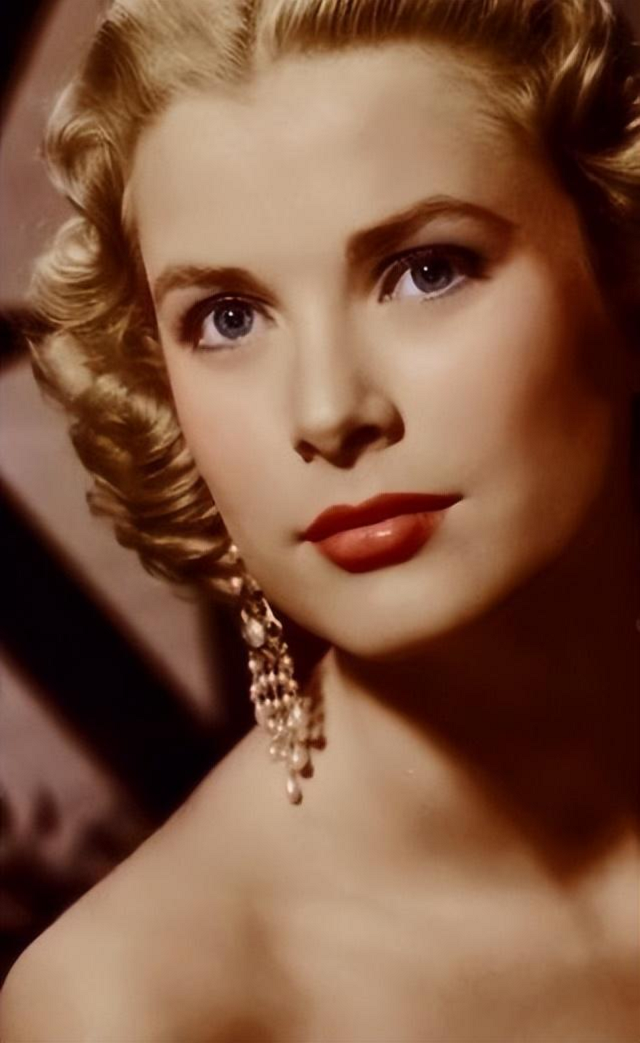 央视主持邹悦:不觉得西方媒体故意丑化中国,被网友骂后发文内涵