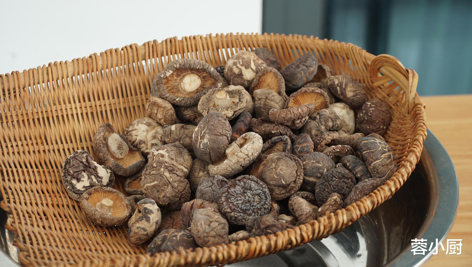 香菇|懒人必备万能酱,一次做一锅,保存3个月不坏,拌面下饭都好吃