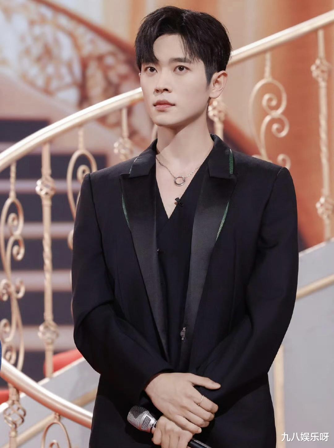 网传丞磊新剧一整天没有一场戏,男二比他小10岁,还单独给加戏