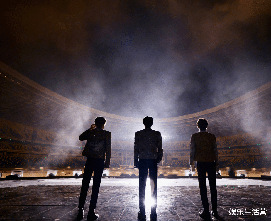 TFBOYS团站解散，三小只父母聚餐，粉丝分裂抢地盘持刀扯头成笑话