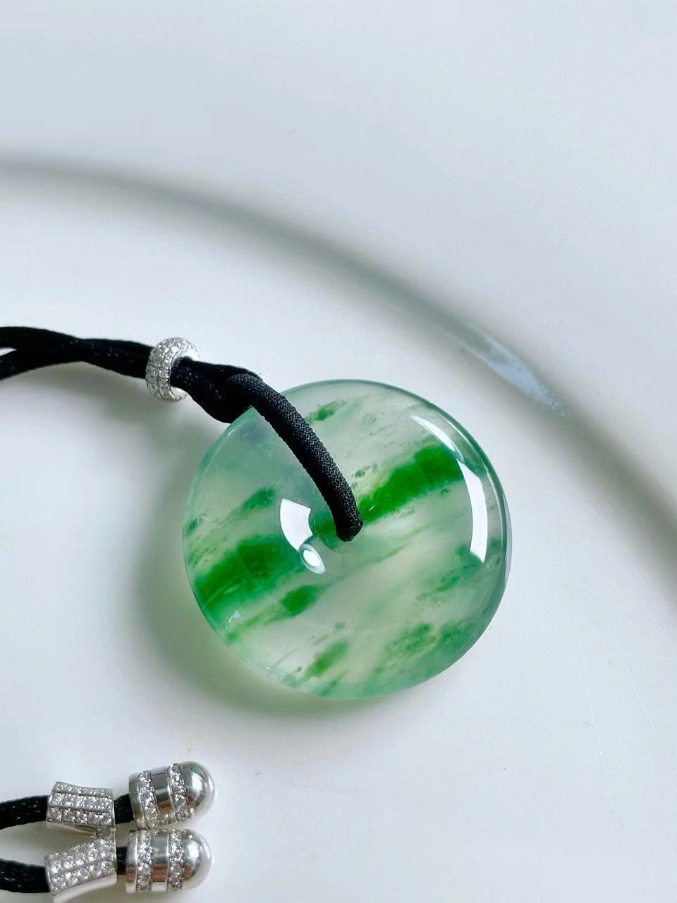 翡翠平安扣——独特祈福的艺术品