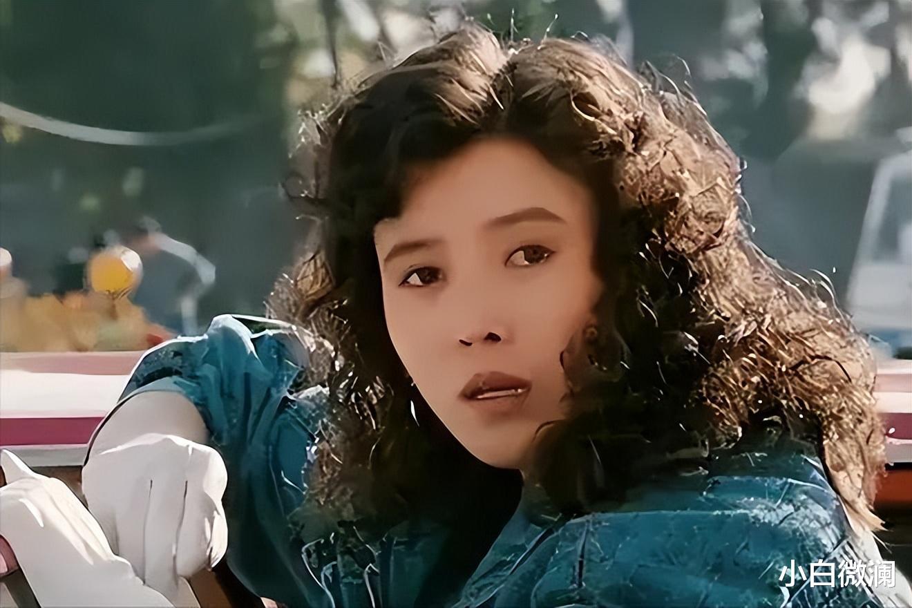 她堪称最有争议的影后：四次堕胎，婚内出轨，提携小鲜肉又被抛弃