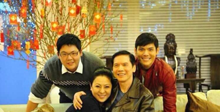 逼成龙下跪,胖揍曾志伟,排挤星爷,如今的他如何消失了?