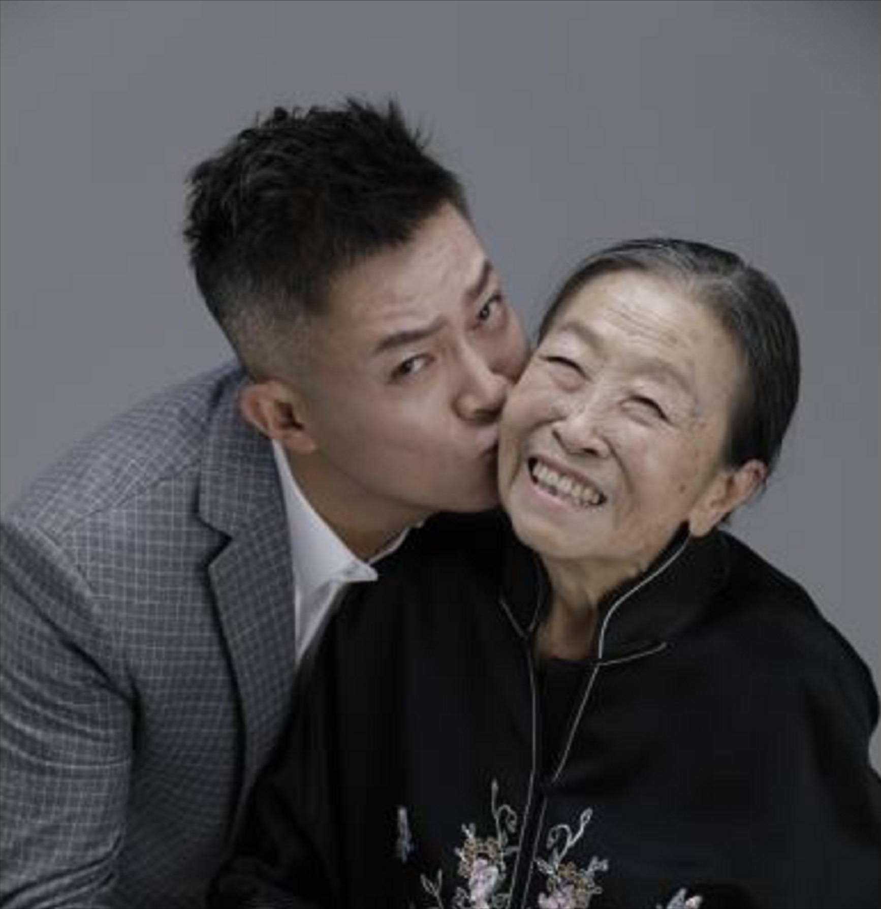 张少华|“丑娘”张少华:年轻时做下恶事,晚年的时候悔恨交加!