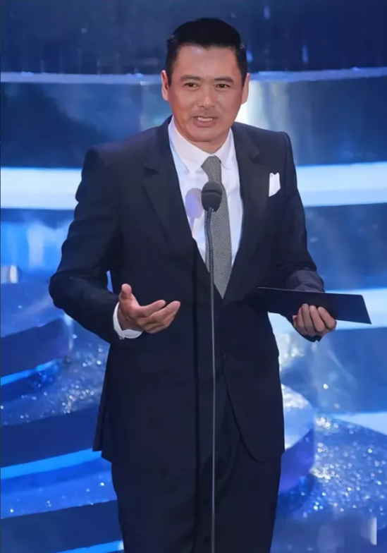 周润发言论引发争议：香港电影衰落是否应归咎于内地审查制度？