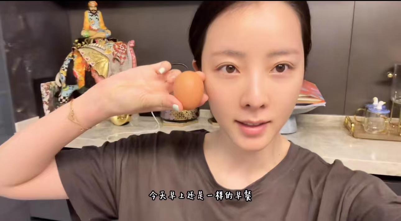 李思思 36岁李思思素颜认不出！肤白貌美皮肤紧致，不化妆比化妆更漂亮