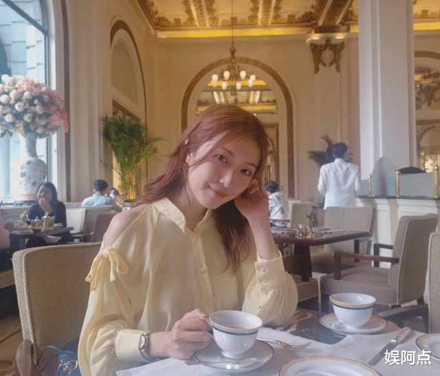 郭嘉文高调庆祝31岁生日,喝酒晒照模样大变!疑暗自和梁洛施争宠