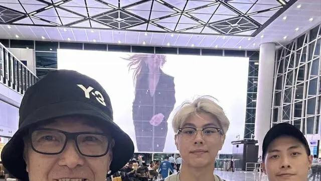 香港“腿王”送小儿子国外念书！前妻是亚姐，大儿子长相帅气曾入行