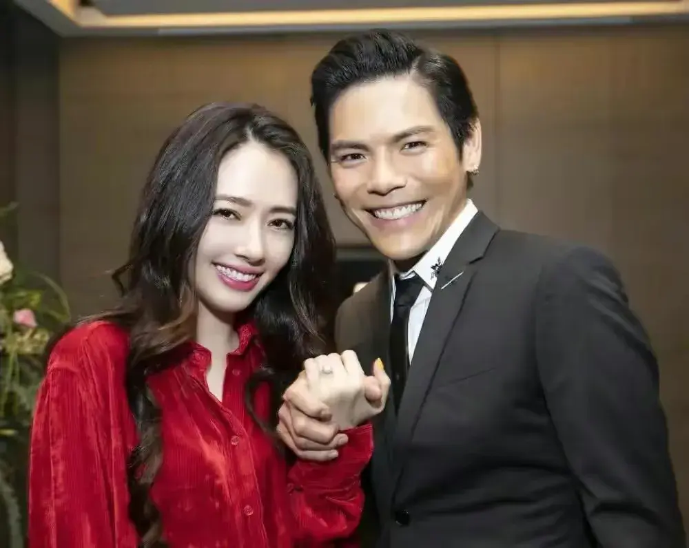 向佐苦求不得,何猷君水到渠成,奚梦瑶和郭碧婷豪门有别