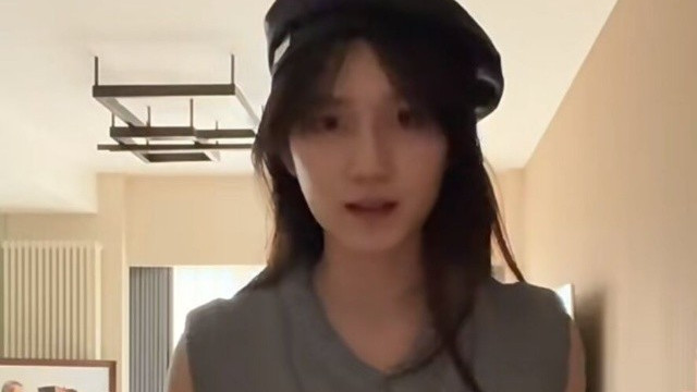 陈思诚|陈思诚小11岁女友晒春季穿搭，素颜出镜被嫌老态，本人高情商回应