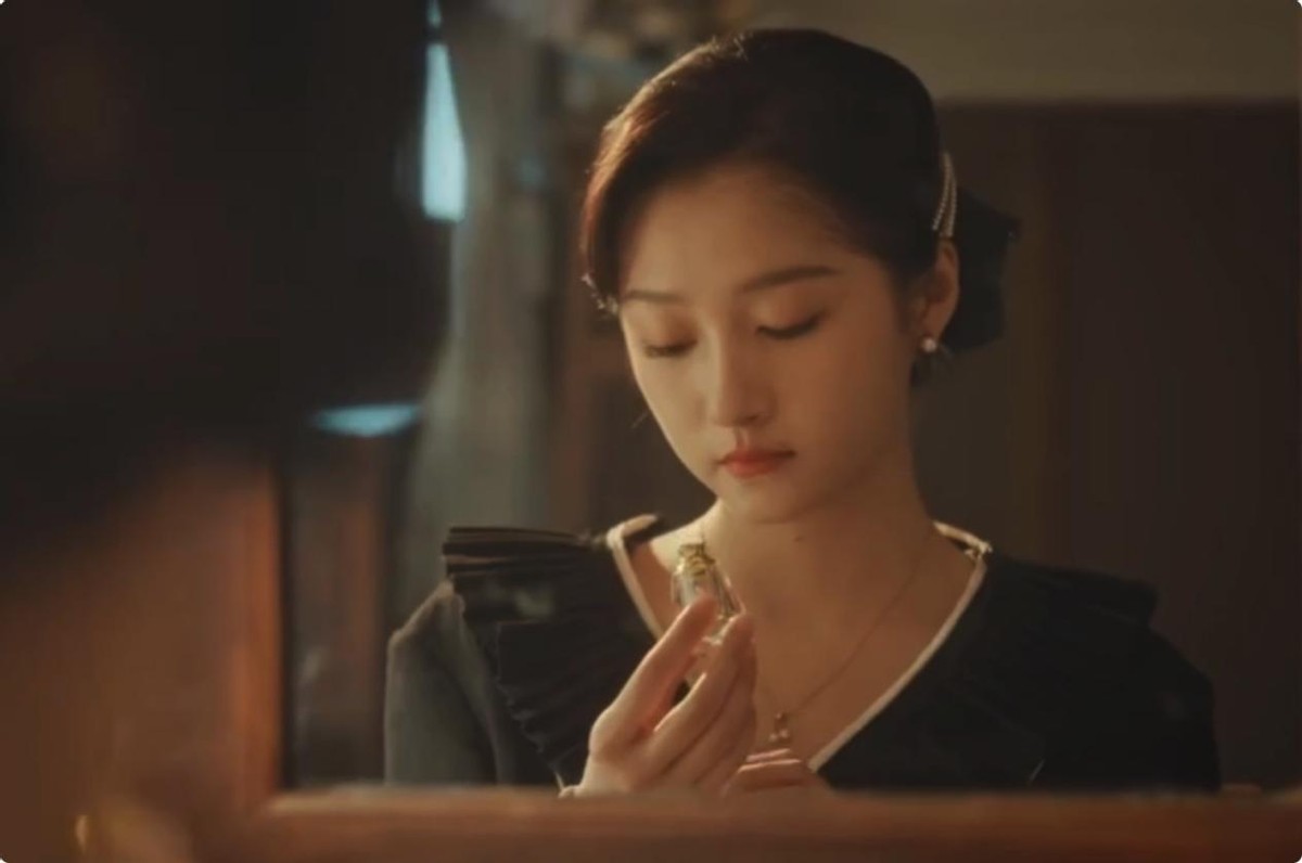 当硅胶脸混进谍战剧，盛世美颜被打回原形，导演再强也没用