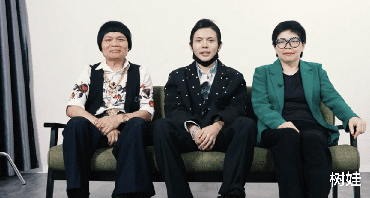 |69岁香港知名丑角与前妻和好,一家三口罕见同框,女方曾抛夫弃子